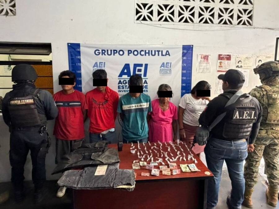 Cateos simultáneos en la Costa de Oaxaca dejan ocho personas detenidas y aseguramiento de presuntas drogas y armamento