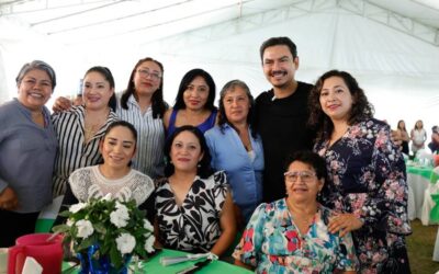 El presidente municipal Ray Chagoya participa en el festejo del Día de las Madres en Oaxaca de Juárez.