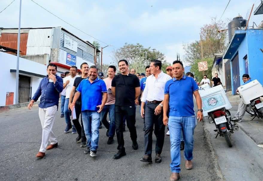 El presidente municipal Ray Chagoya recorrió la agencia de Donají para presentar el proyecto Circuito Nororiente