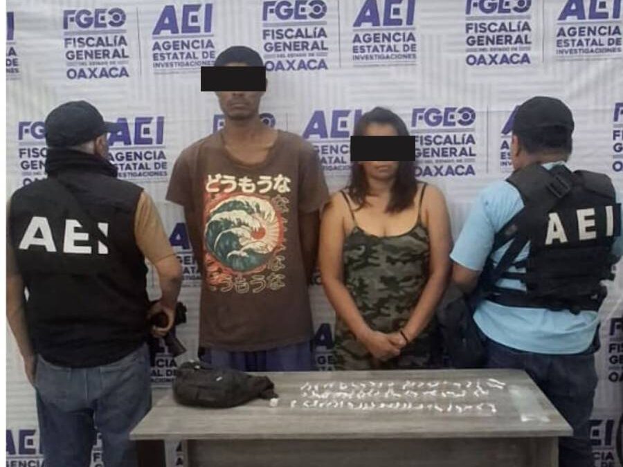 FGEO detiene en operativo a una mujer y a un hombre en la Costa y asegura presuntas dosis de drogas