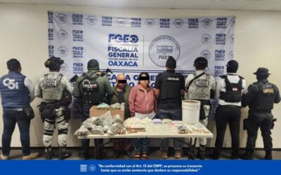 FGEO ejecuta cateo en la región de los Valles Centrales; aseguran armas, presuntas drogas y detienen a dos personas