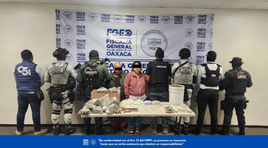 FGEO ejecuta cateo en la región de los Valles Centrales; aseguran armas, presuntas drogas y detienen a dos personas