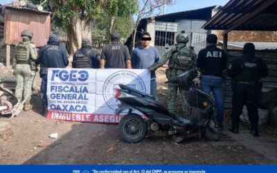 Fiscalía de Oaxaca ejecuta cateo en deshuesadero de San Pablo Etla; asegura motocicleta con reporte de robo y detiene a una persona