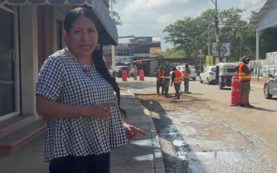 Supervisa Nancy Benítez bacheo en carretera al Tequio