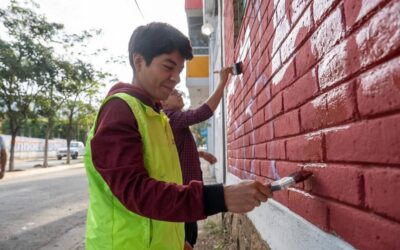 Vecinas y vecinos se suman al tequio en la colonia del Maestro