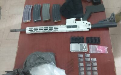 FGEO detiene a siete personas y asegura armas, droga y vehículos durante cateo en Pinotepa Nacional
