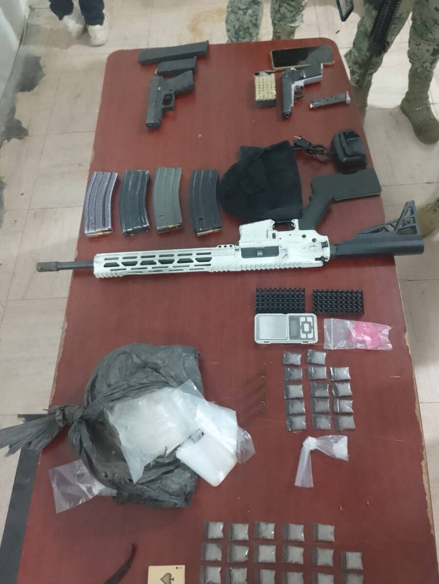fgeo-detiene-a-siete-personas-y-asegura-armas-droga-y-vehiculos-durante-cateo-en-pinotepa-nacional-6a32c3d0bd33c