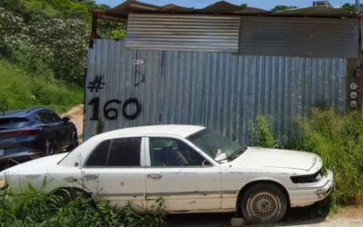 Gobierno Municipal de Oaxaca retira vehículo abandonado en la colonia El Centenario