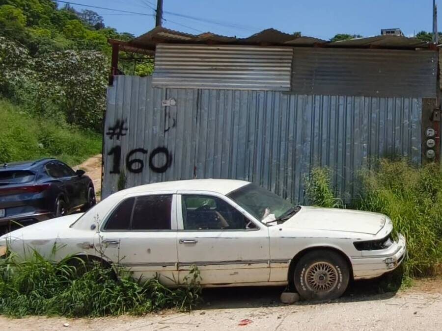 Gobierno Municipal de Oaxaca retira vehículo abandonado en la colonia El Centenario