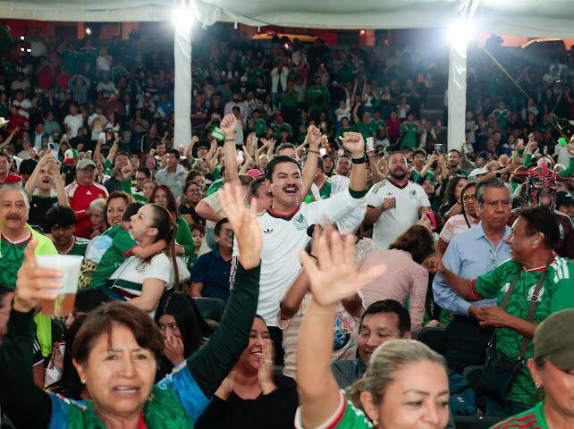 Gran fiesta futbolera en Oaxaca de Juárez tras el triunfo de México