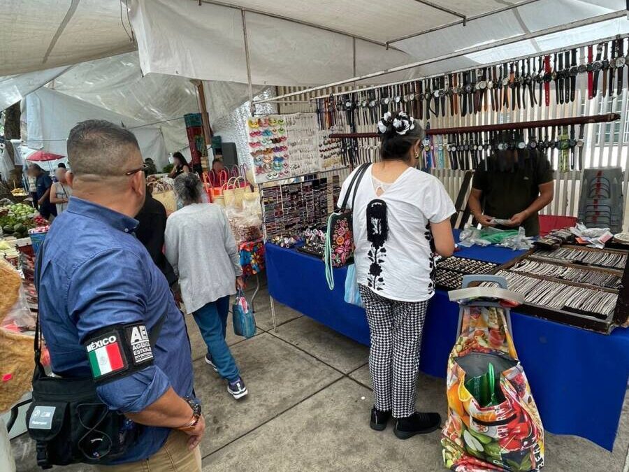 Intervención conjunta de la FGEO y el Mando Metropolitano inhibe intento de coacción en tianguis de la colonia Reforma.