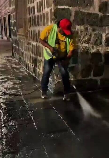Mantiene Gobierno Municipal labores nocturnas de limpieza y mantenimiento en Oaxaca de Juárez