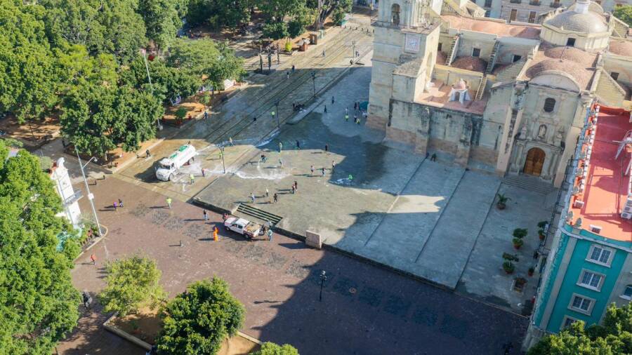 realizan-mega-tequio-en-el-centro-historico-de-oaxaca-de-juarez-6a3955ad7a9b3