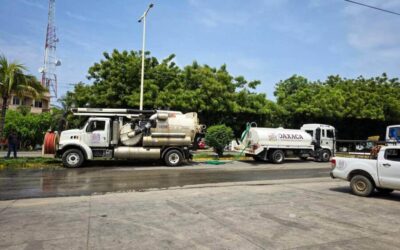 Desazolan brigadas de Ceabien infraestructuras sanitarias en Rancho Valle del Lago, Puerto Escondido y La Crucecita