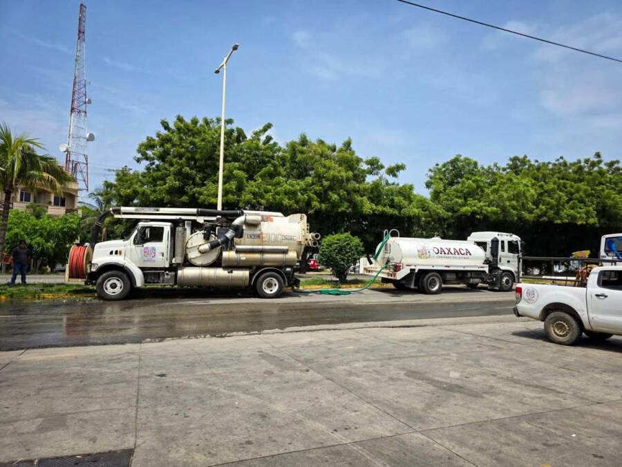 Desazolan brigadas de Ceabien infraestructuras sanitarias en Rancho Valle del Lago, Puerto Escondido y La Crucecita