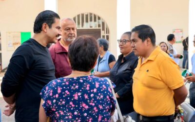 Entrega Ray Chagoya Banco de Materiales en la agencia de Cinco Señore
