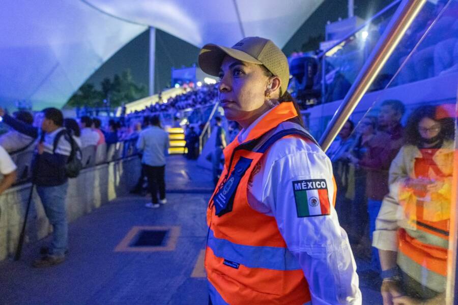limpieza-seguridad-y-orden-durante-donaji-la-leyenda-en-el-auditorio-guelaguetza-6a5e95bbb4548
