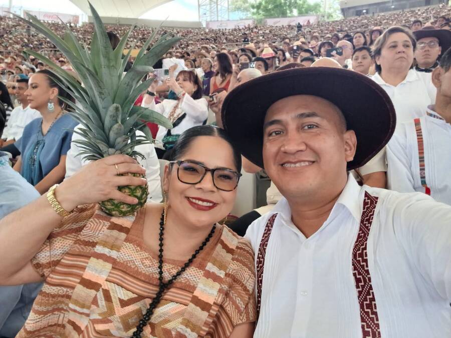 Ovaciona #NinoMorales a sus hermanas y hermanos indígenas en la Octava del Lunes del Cerro