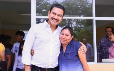 Ray Chagoya entrega una nueva aula en la Escuela Secundaria Técnica No. 80 de Oaxaca de Juárez