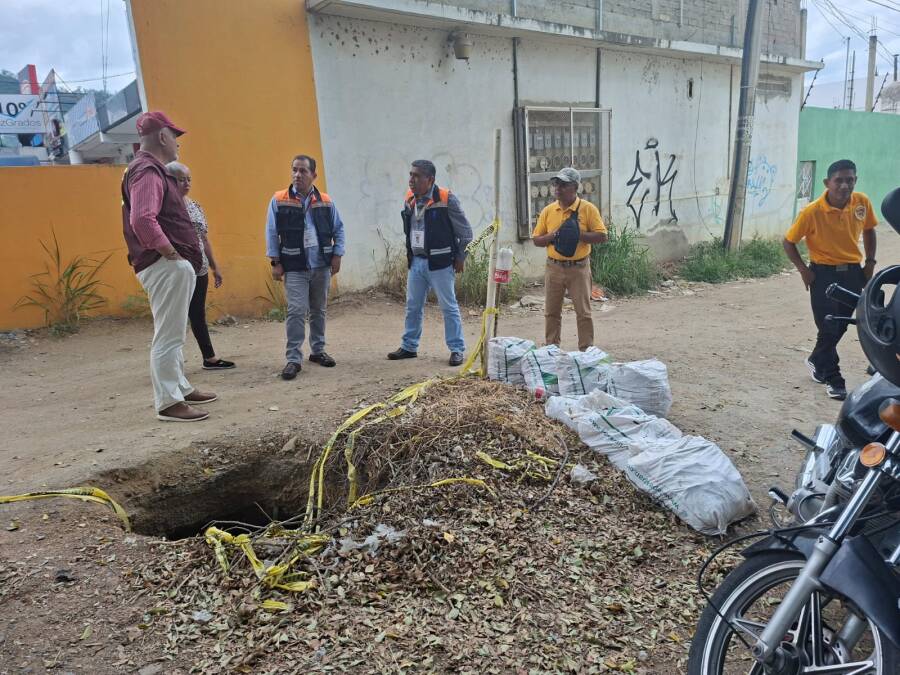 atiende-el-gobierno-de-oaxaca-de-juarez-un-reporte-ciudadano-sobre-un-socavon-en-la-colonia-estado-de-oaxaca-6a7b8de6278ca