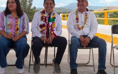Acompaña Nino Morales a gobernador Salomón Jara a la inauguración del puente vehicular en Santo Domingo Tlaltinango