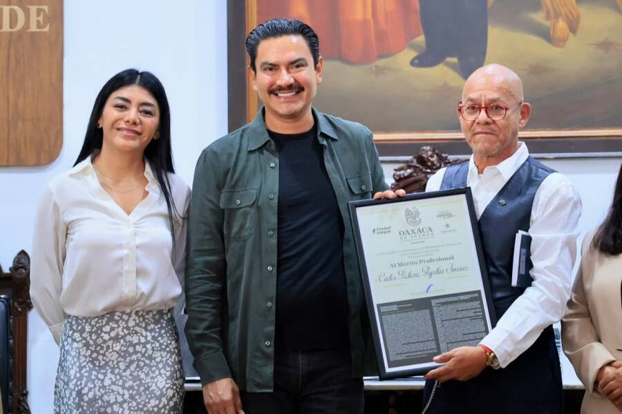 cabildo-de-oaxaca-de-juarez-reconoce-la-trayectoria-de-carlos-roberto-aguilar-jimenez-6a84c7e20dea8