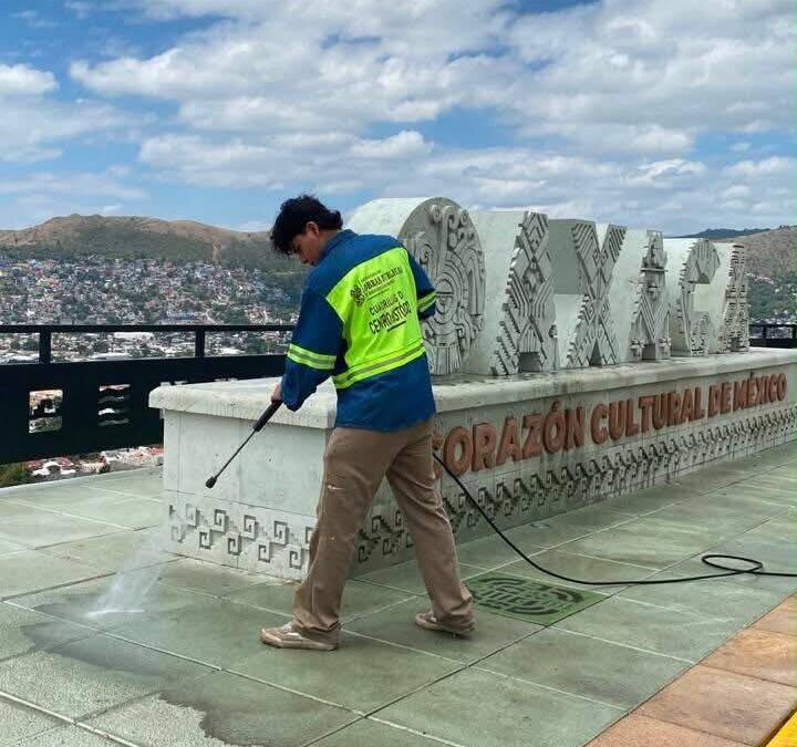 Con acciones constantes de limpieza, Oaxaca de Juárez avanza hacia una ciudad más limpia, segura y ordenada