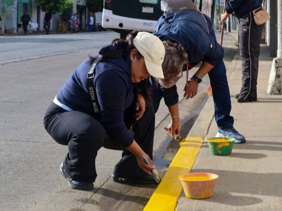 Con tequio vecinal, mejoran imagen urbana en el Ex Marquesado