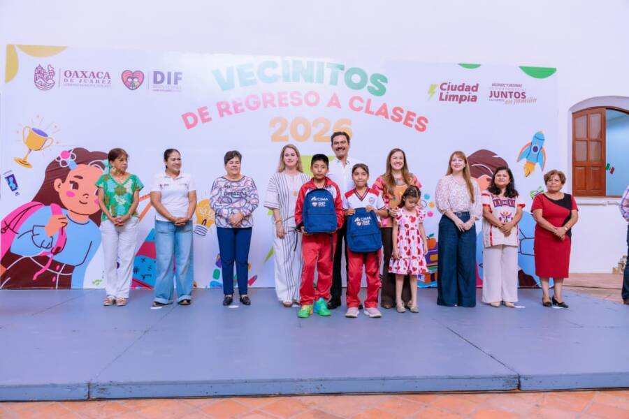 DIF Municipal entrega útiles escolares a niñas y niños de Oaxaca de Juárez