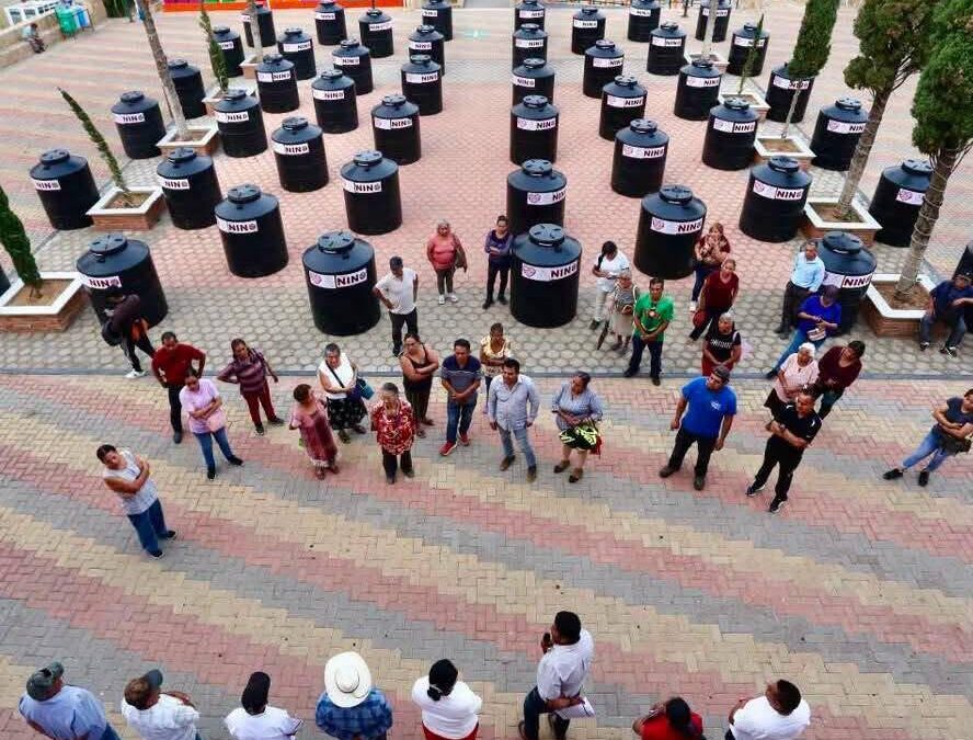 Fundación Nino entrega tinacos subsidiados a familias de Cuilápam de Guerrero