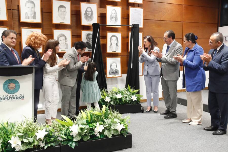 la-presidenta-de-la-camara-de-diputados-devela-fotografia-de-ifigenia-martinez-en-la-galeria-de-presidentas-y-presidentes-de-la-mesa-directiva-6a875f8f49c44