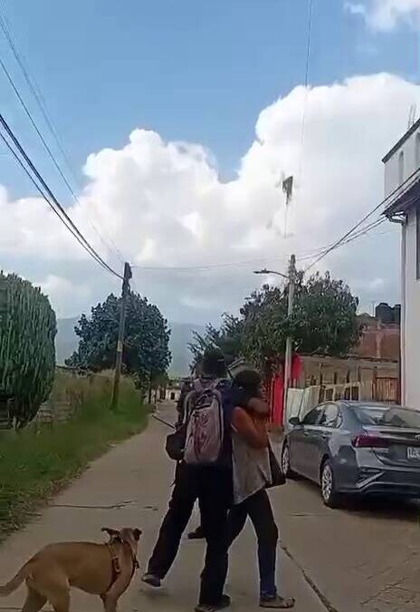 Policía Municipal de Santa Lucía del Camino neutraliza a hombre armado con machete y rescata a una mujer