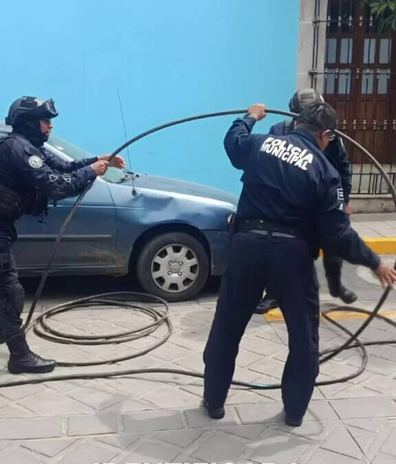Policía Municipal detiene en flagrancia a persona por presunto robo de cableado en la calle de Murguía
