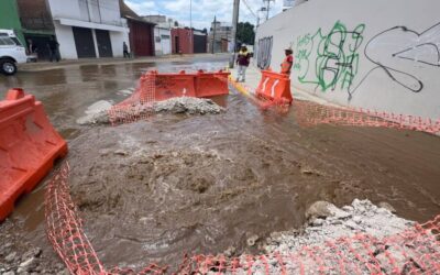 Realizan CEABIEN y SOAPA prueba hidrostática en la línea de conducción de 12 pulgadas en Avenida Montoya, San Martín Mexicapam