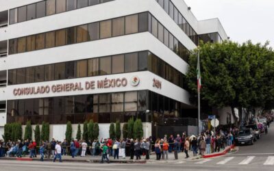 Unos 400 empleados de consulados mexicanos en Estados Unidos están ante el riesgo de perder sus visas y convertirse en indocumentados