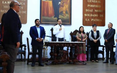 Cabildo de Oaxaca de Juárez reconoce 25 años de la Cuarentuna Universitaria,