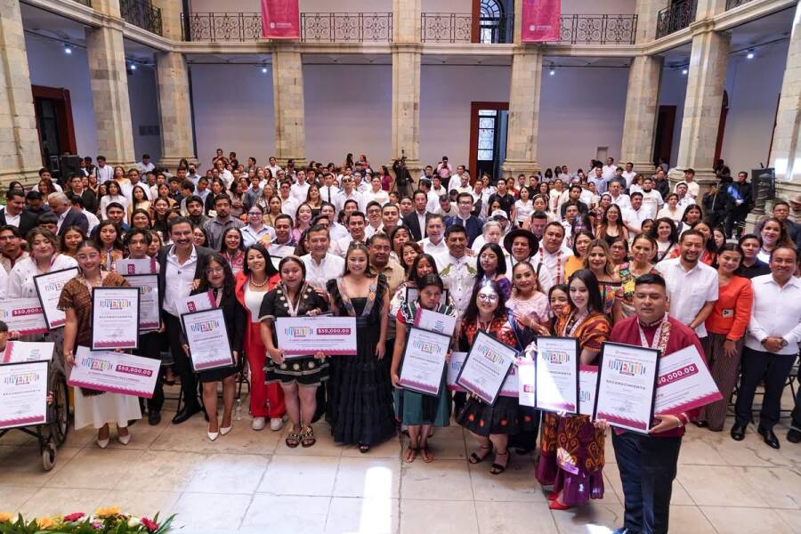 estudiantes-de-la-uabjo-son-distinguidos-en-el-premio-estatal-de-la-juventud-2026-6aa73e0872ca5