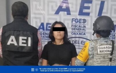 FGEO detiene en flagrancia a mujer por narcomenudeo en Santo Domingo Tehuantepec.