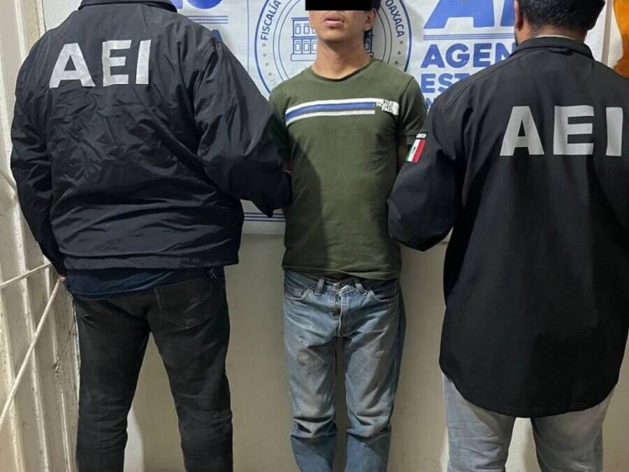 Fiscalía de Oaxaca detiene en la región de la Cañada a hombre requerido por autoridades de Jalisco por feminicidio y abuso sexual infantil agravado.