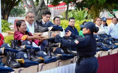 Fortalece Xoxocotlán a corporaciones municipales con entrega de uniformes