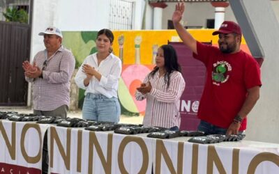 Fundación Nino entrega lentes gratuitos a habitantes de Santiago Pinotepa