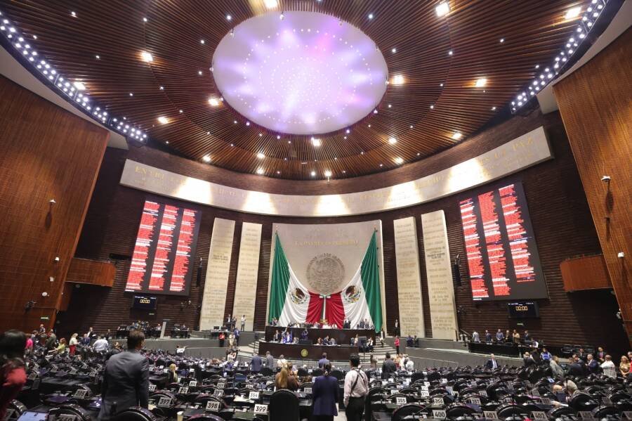 Guardan en la Cámara de Diputados minuto de silencio por víctimas de explosión en Temascalcingo, Estado de México