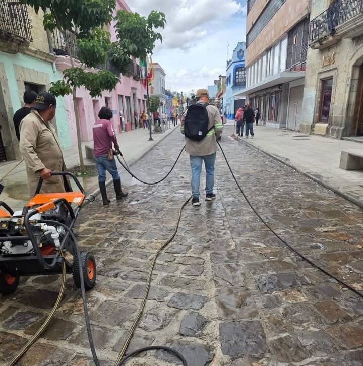 refuerzan-labores-de-limpieza-en-oaxaca-de-juarez-tras-las-fiestas-patrias-6aad4bb2cabe1