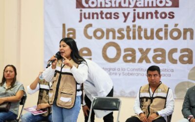 Tania Caballero lleva a Villa Sola de Vega el diálogo sobre la nueva Constitución de Oaxaca