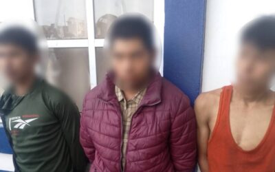 Detienen a tres personas por presunto robo de cable de telefonía en Jalatlaco