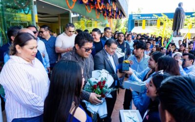 Estudiantes de la Facultad de Contaduría designan a sus padrinos de generación