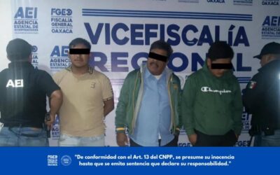 FGEO cateó bar en Zimatlán de Álvarez y detiene a tres hombres por narcomenudeo y probable corrupción de menores.