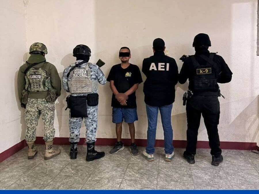 FGEO ejecuta cateo en Valles Centrales; asegura vehículo con reporte de robo, arma de fuego y cartuchos, y detiene a una persona
