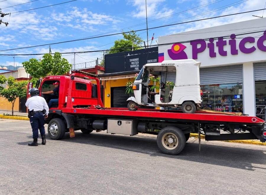 Juan Carlos García Márquez pone un alto a la operación irregular de mototaxis en Santa Lucía del Camino