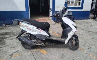 Policía Municipal asegura motocicleta con reporte de robo en San Martín Mexicapam
